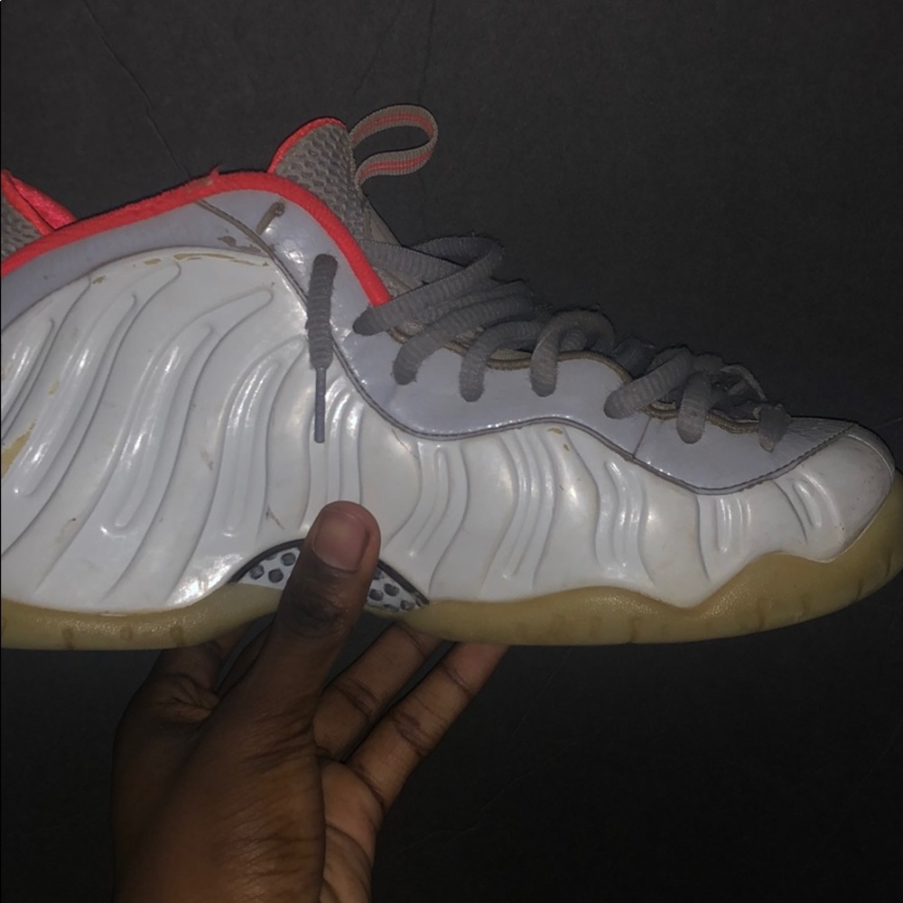 Glow in the dark soul foam posits